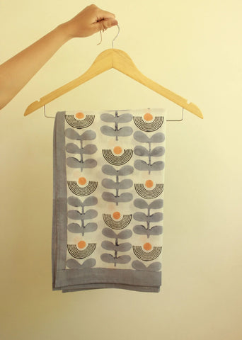 Mid-Modern Blue And White Floral Cotton Scarf- Stole