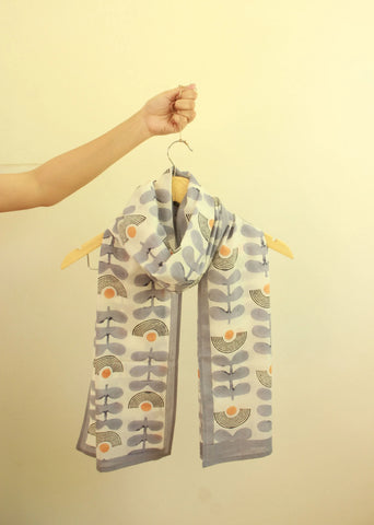 Mid-Modern Blue And White Floral Cotton Scarf- Stole