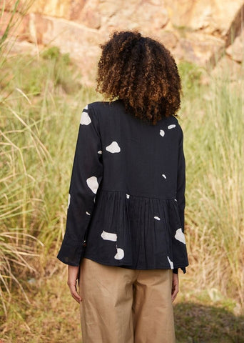 A Model Wearing Black Pure Cotton Droplet Blouse curated by Only Ethikal